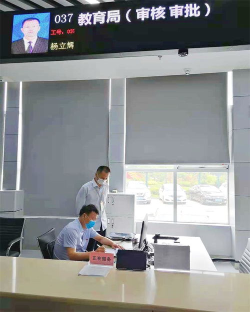 心系民生，服務(wù)先行——記區(qū)教育局開(kāi)展6月份“一把手體驗(yàn)服務(wù)日”教育咨詢服務(wù)